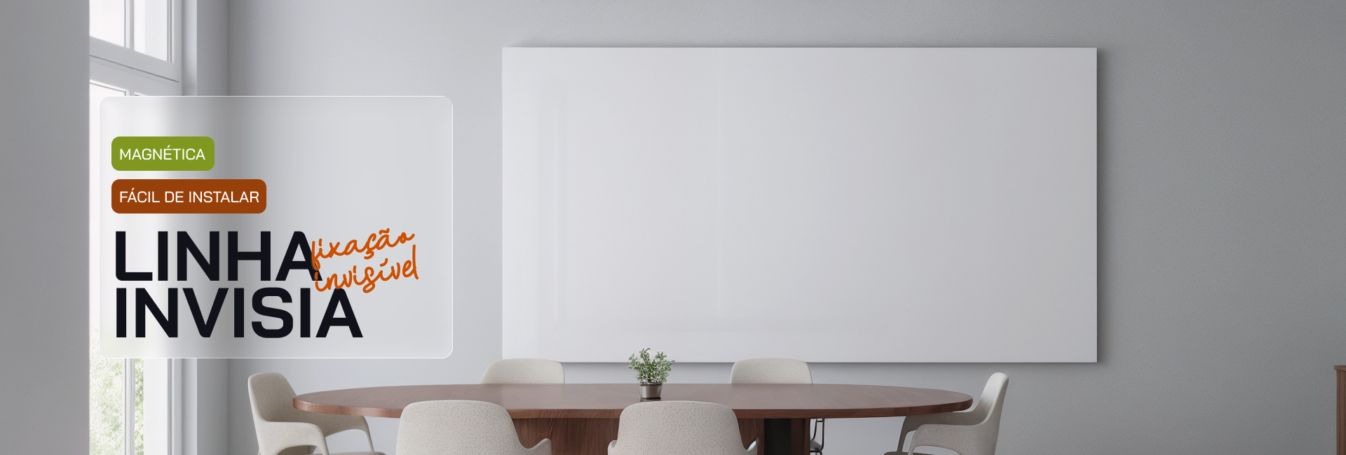 Lousa de Vidro Magnética Branca Invisia 1,50x1,00m em Sala de Reuniao